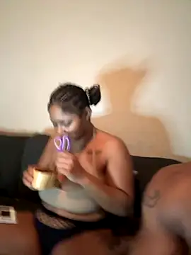 Snapshot of exotic__couple chatting on December 5, 12:14 pm exotic couple online show from December 5, 12:14 pm