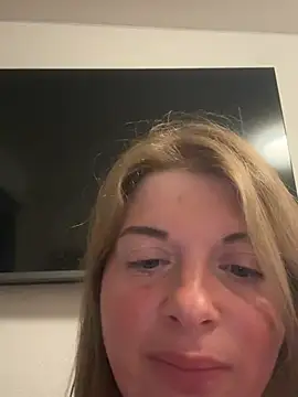 Snapshot of Lombada chatting on July 13, 9:39 pm Lombada online show from July 13, 9:39 pm