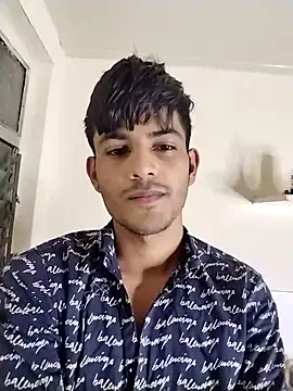 kingkartik7 online show from February 13, 7:10 pm