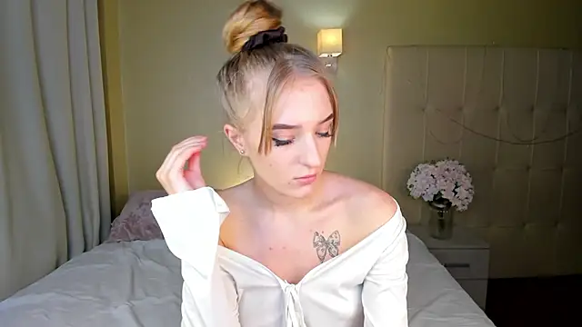 Snapshot of Stacy_River chatting on February 22, 11:24 am Stacy River online show from February 22, 11:24 am