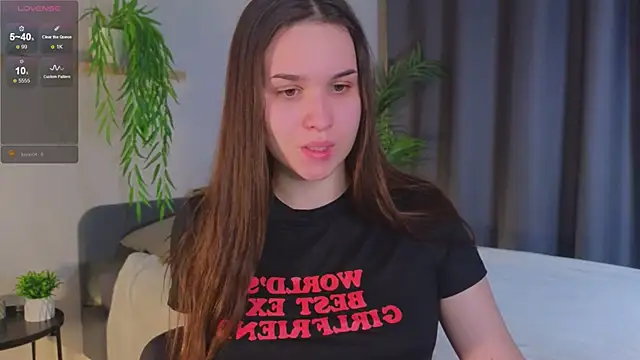 Roxie Mils online show from December 13, 2:38 pm