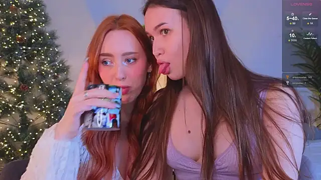 Roxie Mils online show from December 22, 3:33 pm