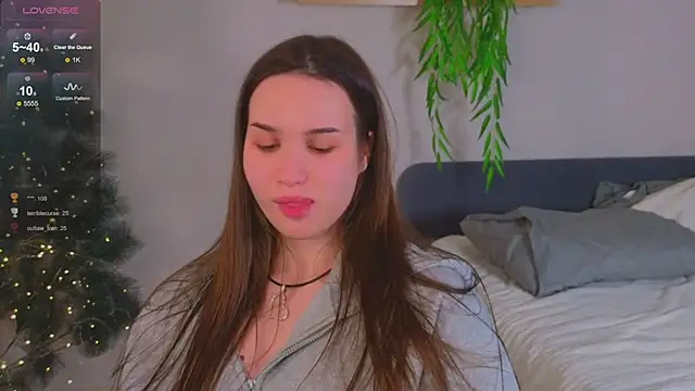 Roxie Mils online show from January 8, 6:31 pm