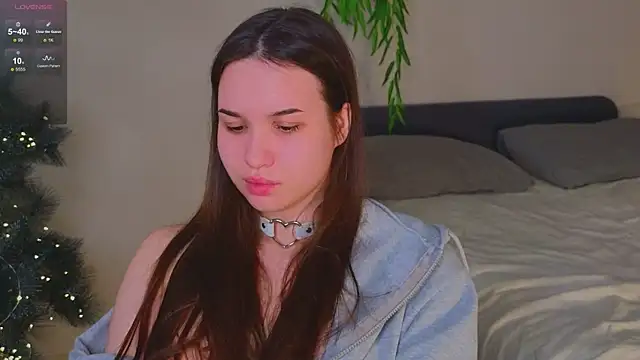 Roxie Mils online show from January 11, 6:12 pm