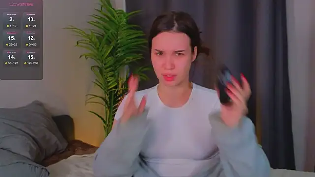 Roxie Mils online show from January 19, 9:02 pm