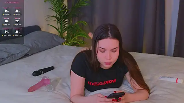 Roxie Mils online show from January 21, 2:59 pm