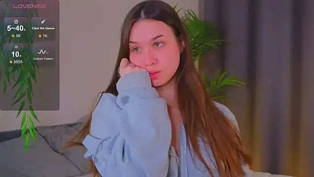 Roxie Mils online show from January 22, 3:07 pm