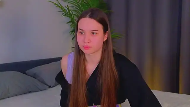 Roxie Mils online show from January 25, 6:24 pm