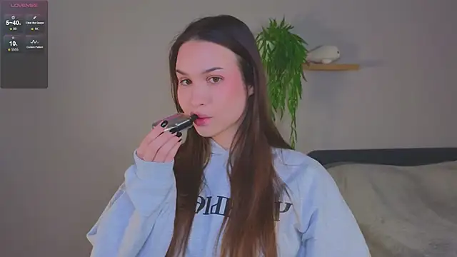 Roxie Mils online show from February 6, 3:09 pm