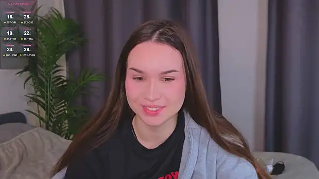 Roxie Mils online show from February 9, 2:18 pm