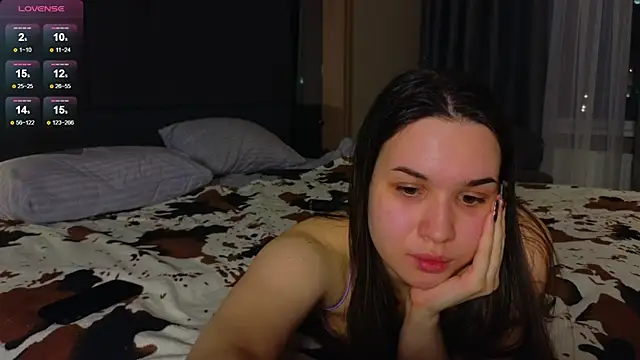 Roxie Mils online show from March 14, 6:29 pm