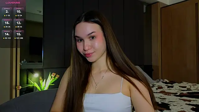 Roxie Mils online show from March 15, 6:10 pm