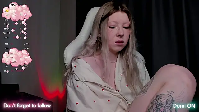 Snapshot of takeyourmolly chatting on March 20, 11:37 am takeyourmolly online show from March 20, 11:37 am