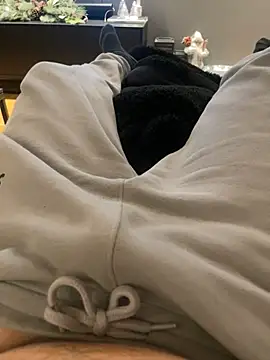 Snapshot of aleksergira chatting on January 1, 7:43 pm aleksergira online show from January 1, 7:43 pm