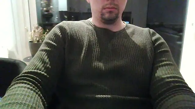 Snapshot of aleksergira chatting on March 21, 9:23 pm aleksergira online show from March 21, 9:23 pm