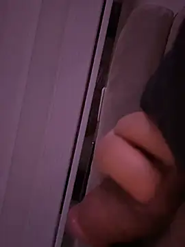 Snapshot of derFickerali chatting on December 19, 1:18 am derFickerali online show from December 19, 1:18 am