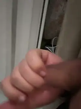 Snapshot of derFickerali chatting on December 23, 1:40 am derFickerali online show from December 23, 1:40 am