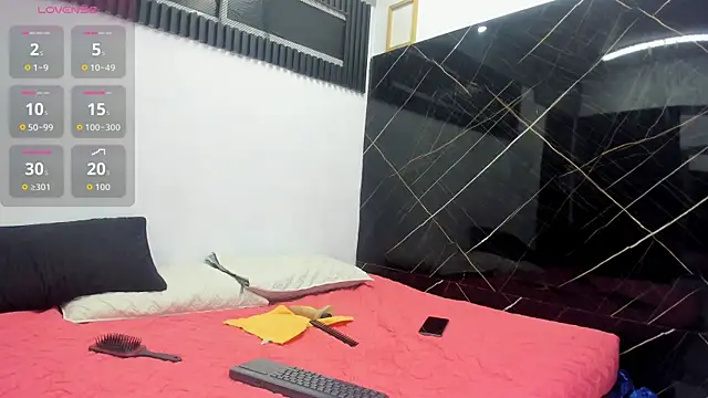 Snapshot of Analiasmith89 chatting on October 19, 3:29 am Analiasmith89 online show from October 19, 3:29 am