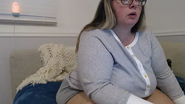 Snapshot of LauLauPAWG chatting on February 6, 12:48 pm LauLauPAWG online show from February 6, 12:48 pm