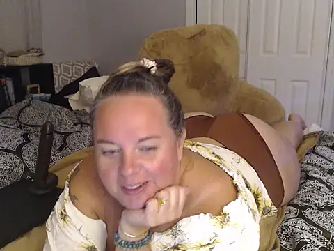 Snapshot of LauLauPAWG chatting on October 7, 12:08 am LauLauPAWG online show from October 7, 12:08 am