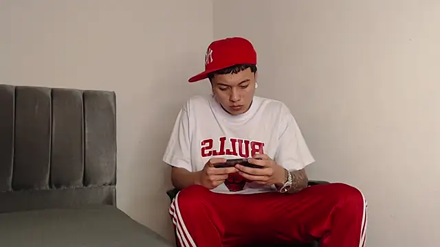 alex-lover online show from February 15, 8:11 am