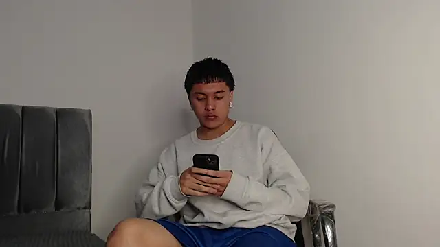 alex-lover online show from November 9, 2:21 am