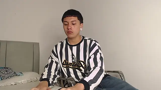 alex-lover online show from February 4, 2:17 am