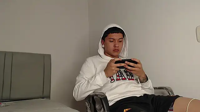 alex-lover online show from April 25, 6:27 am