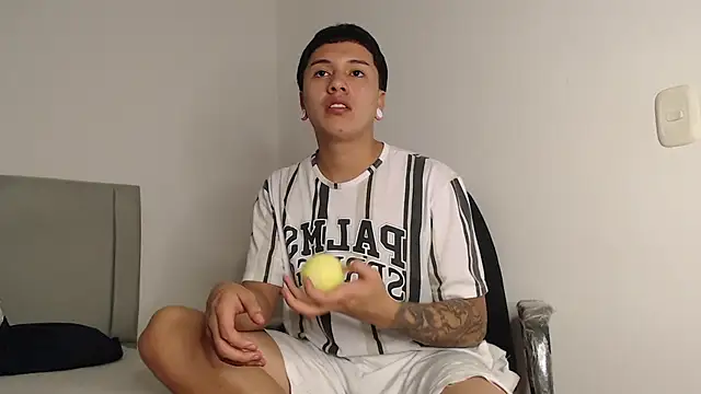 alex-lover online show from May 1, 3:44 am