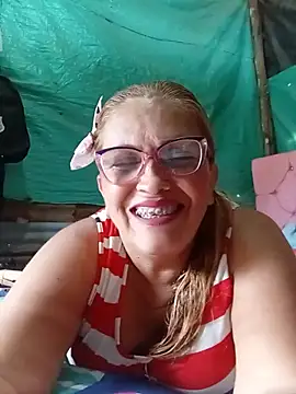 Snapshot of mom_son_dirty chatting on August 4, 7:49 pm mom son dirty online show from August 4, 7:49 pm