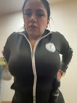 Snapshot of Milff_parkerrr chatting on January 15, 6:29 pm Milff parkerrr online show from January 15, 6:29 pm