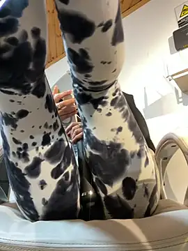 Snapshot of Milff_parkerrr chatting on March 7, 5:49 pm Milff parkerrr online show from March 7, 5:49 pm