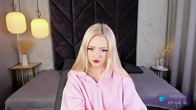 EmilyAir online show from November 8, 4:40 pm