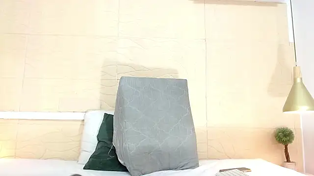 Chocolatte bar online show from January 13, 5:02 pm