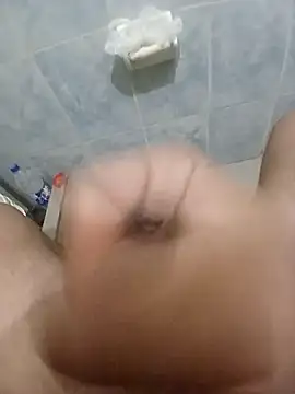 Snapshot of Alva14cm chatting on March 13, 3:33 am Alva14cm online show from March 13, 3:33 am