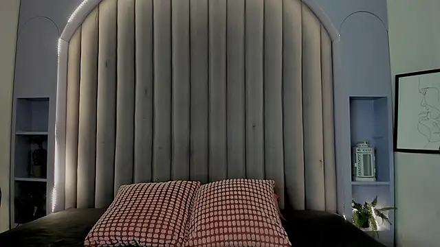 StefanyWilliams  online show from December 5, 7:43 pm