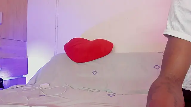 LoveBirds  1 online show from November 2, 10:56 pm