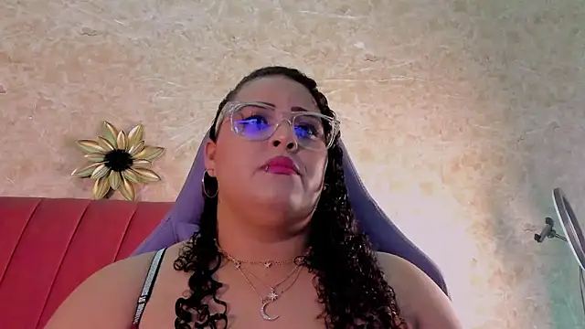 juli 2tyes online show from October 19, 4:02 am