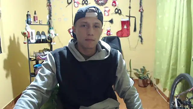 Snapshot of smith_lechosoxxx chatting on December 4, 2:32 am smith lechosoxxx online show from December 4, 2:32 am