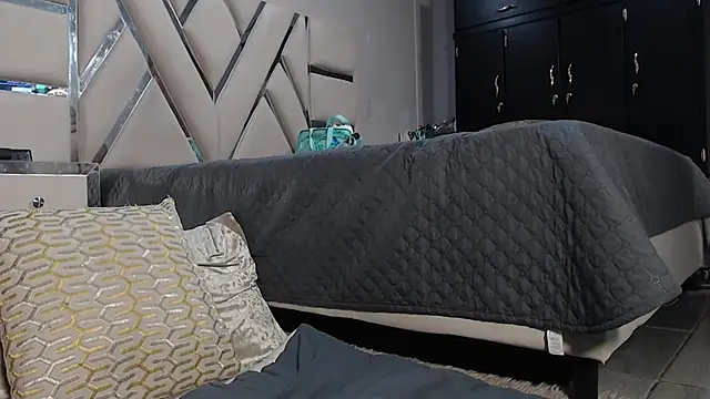 Luna Florez online show from February 22, 4:51 am