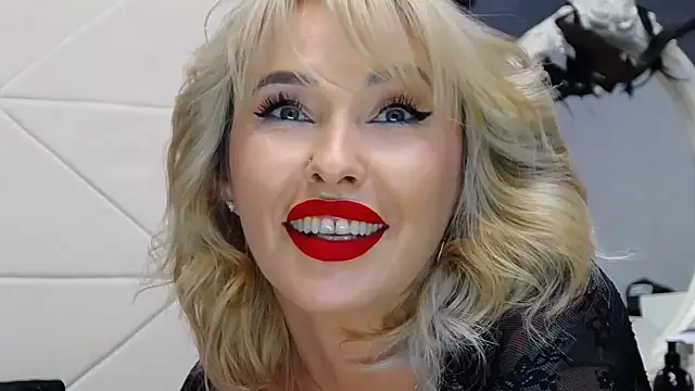 IssaSmith online show from October 29, 7:43 am