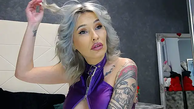 IssaSmith online show from February 11, 4:56 pm