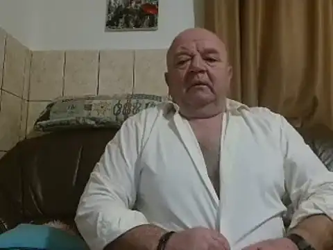 Snapshot of fullballs6 chatting on February 2, 3:10 am fullballs6 online show from February 2, 3:10 am