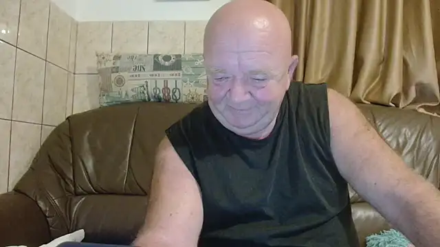 Snapshot of fullballs6 chatting on October 2, 1:56 am fullballs6 online show from October 2, 1:56 am