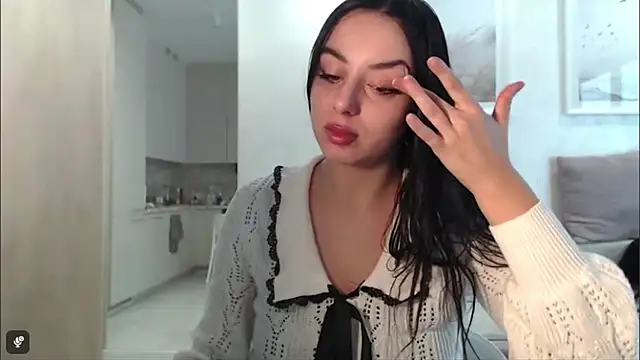 courtneyPerfect online show from November 24, 8:03 am