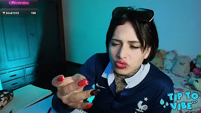 TinnaDawsom online show from December 10, 4:56 am