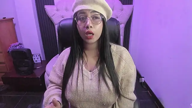 Snapshot of Sexy_cristall_ chatting on July 14, 8:47 pm Sexy cristall online show from July 14, 8:47 pm