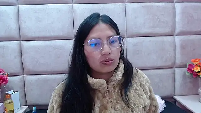 Snapshot of Miaa_Smiith_ chatting on January 3, 6:33 am Miaa Smiith  online show from January 3, 6:33 am