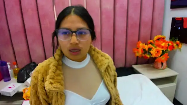 Snapshot of Miaa_Smiith_ chatting on November 15, 3:37 am Miaa Smiith online show from November 15, 3:37 am