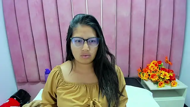 Snapshot of Miaa_Smiith_ chatting on December 16, 3:33 am Miaa Smiith online show from December 16, 3:33 am